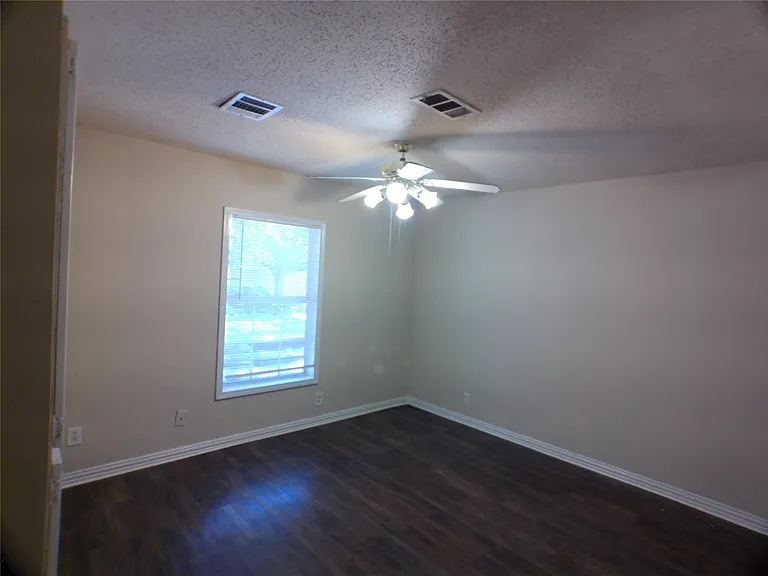 1301 Glenmore Dr — Photo 18