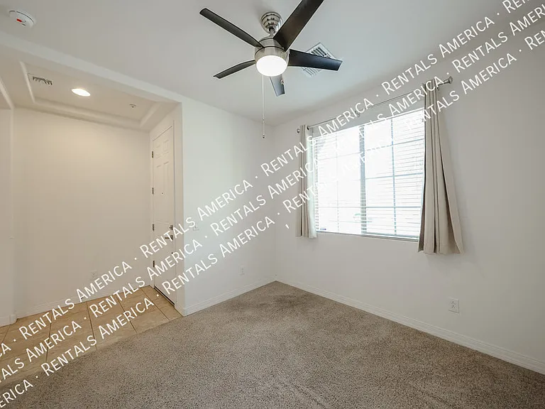 3710 E Lodgepole Dr — Photo 3