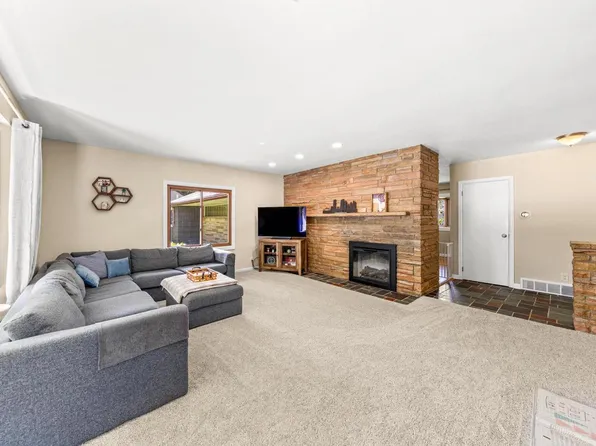 7115 N Seneca AVENUE, Glendale, WI 53217