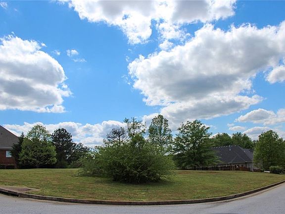 5th image of 2061 Evergreen Dr SE