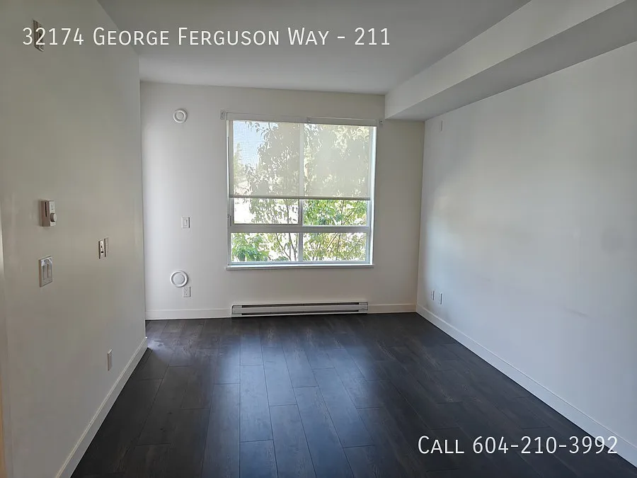 Modern One Bedroom Condo — Photo 4