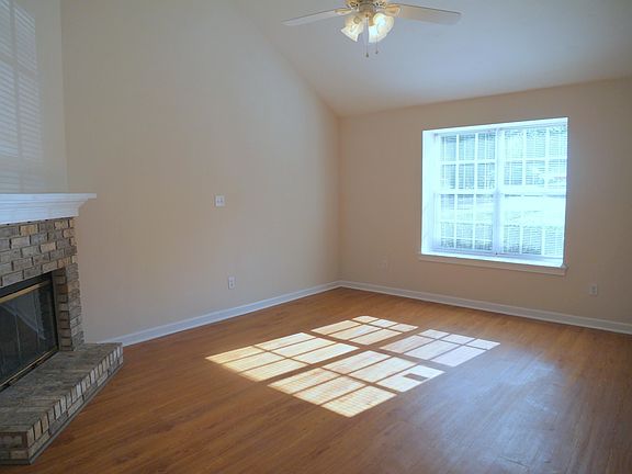 3rd image of 479 Richview Park Cir E
