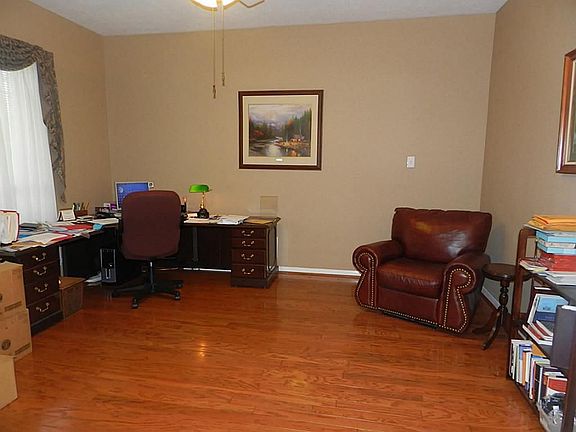 3rd image of 4423 Warwick Dr