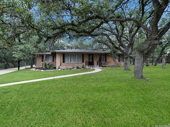 3rd image of 305 CALADIUM DR