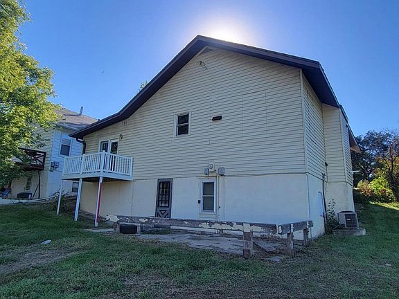 2nd image of 405 E 3rd St