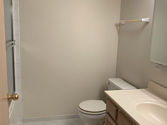 2nd image of 6472 N Northwest Hwy APT 204