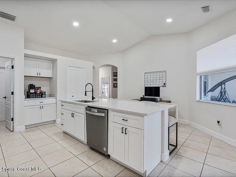 356 Olster St SW — Photo 16