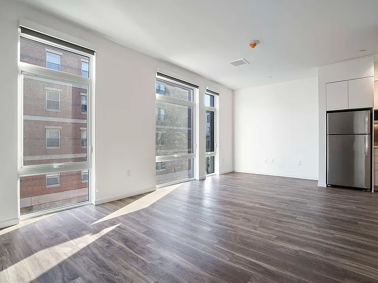 839 Beacon — Photo 8