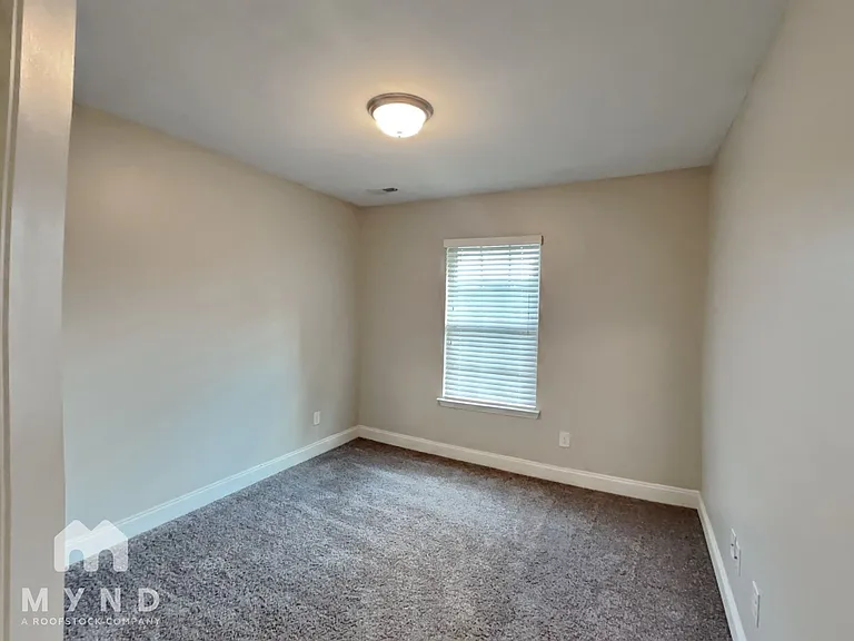 566 Waterford Ln — Photo 12