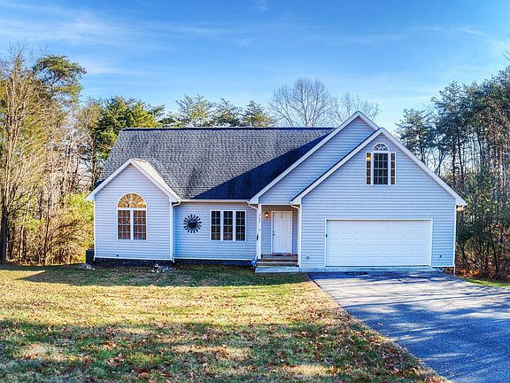 2nd image of 3152 Hickory Cove Ln
