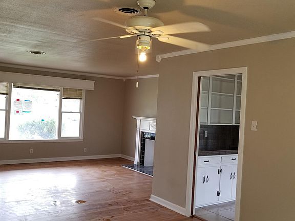 5th image of 816 E Warren Ave