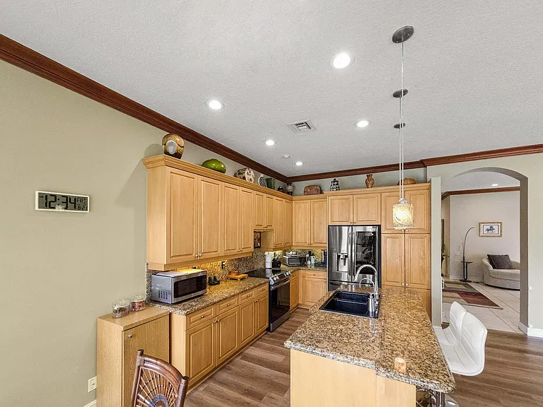 5058 Glenville Dr — Photo 13