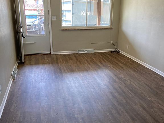 2nd image of 212 E Oak Cliff Ct #1