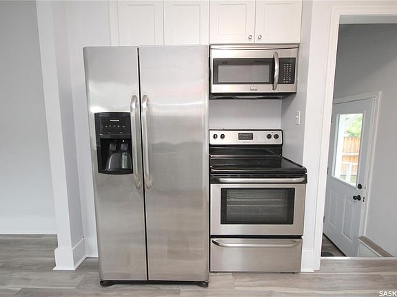3rd image of 77 4th AVENUE N