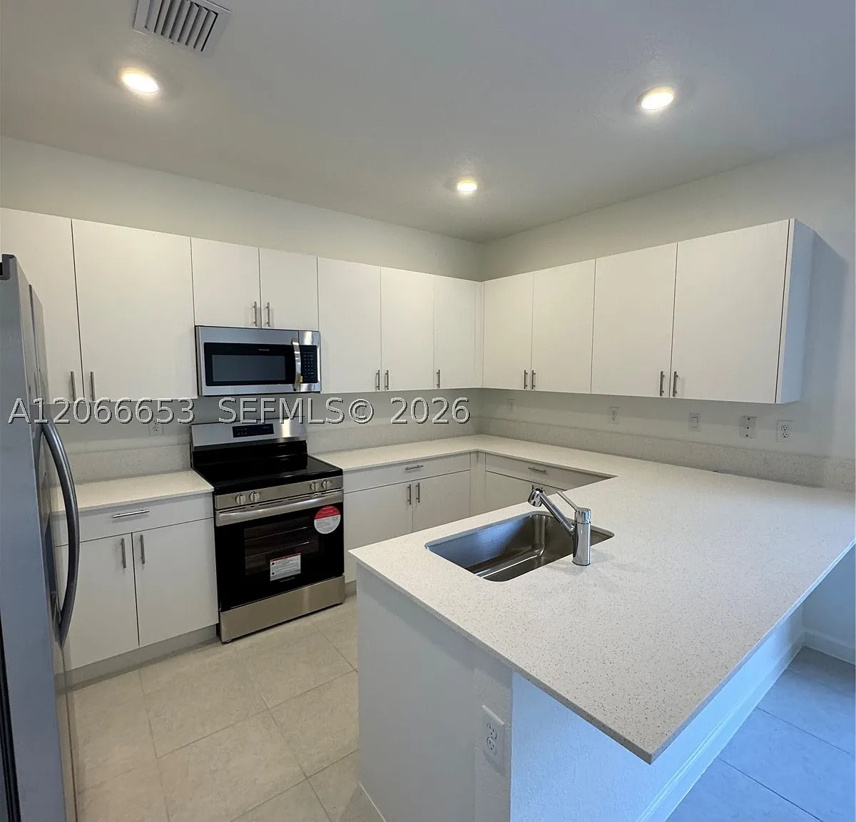3 bed, 2.5 bath, $2,600 — Photo 4