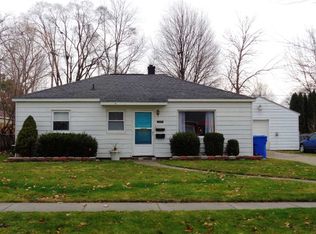 3708 Robinhood Ter, Midland, MI 48642