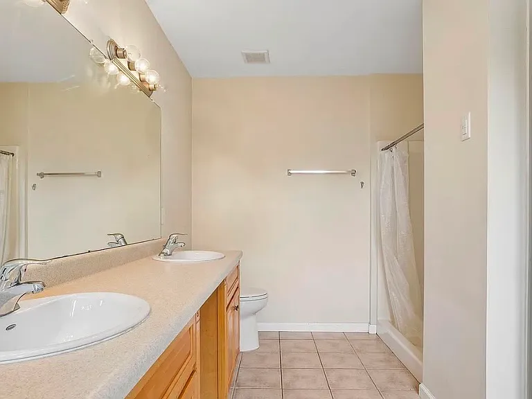 100 Pine St #5 — Photo 15
