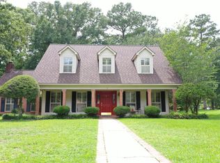 2 Heritage Trl, Laurel, MS 39440