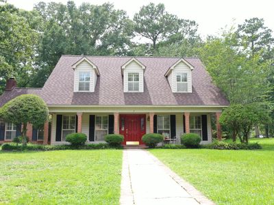 2 Heritage Trl, Laurel, MS, 39440