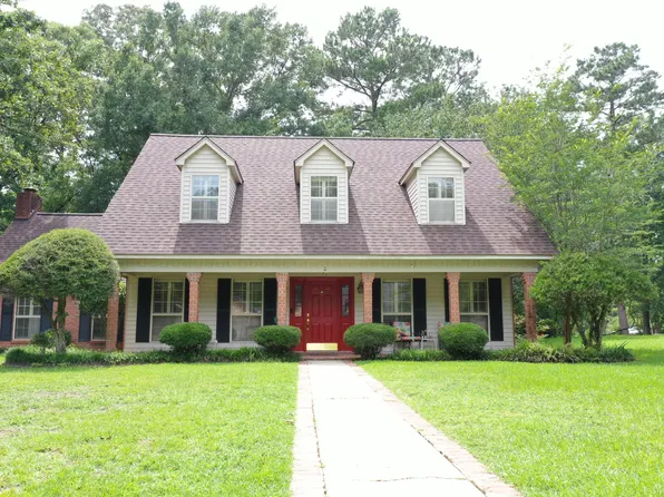 2 Heritage Trl, Laurel, MS 39440