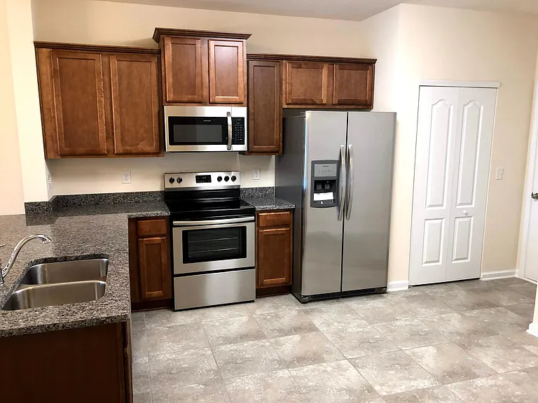 733 Servia Dr — Photo 7