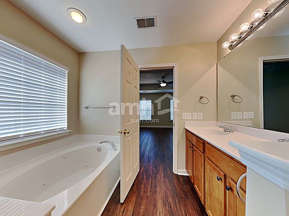 2nd image of 27 Glenwood Ct