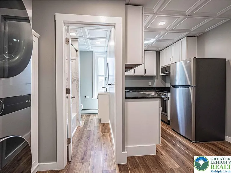 34 E Washington Ave — Photo 12