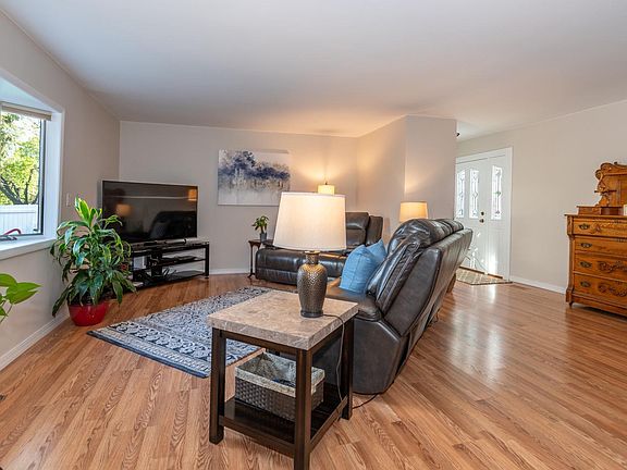 4th image of 7609 Brookside Dr