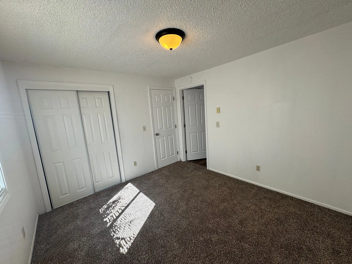407-1e - 811 Bennett 1-14 — Photo 4