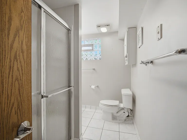 1322 Brook Ln — Photo 14
