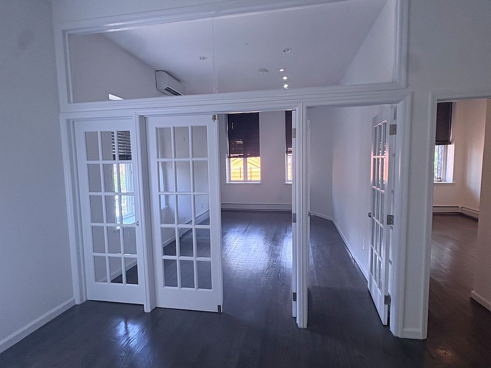 1st image of 4 E 116th St