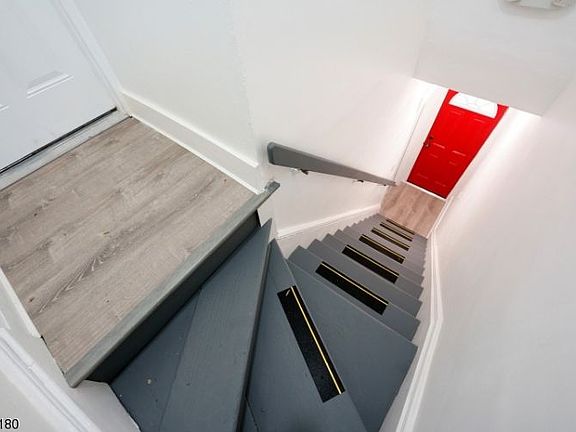 5th image of 17 Northfield Ave #2R-2