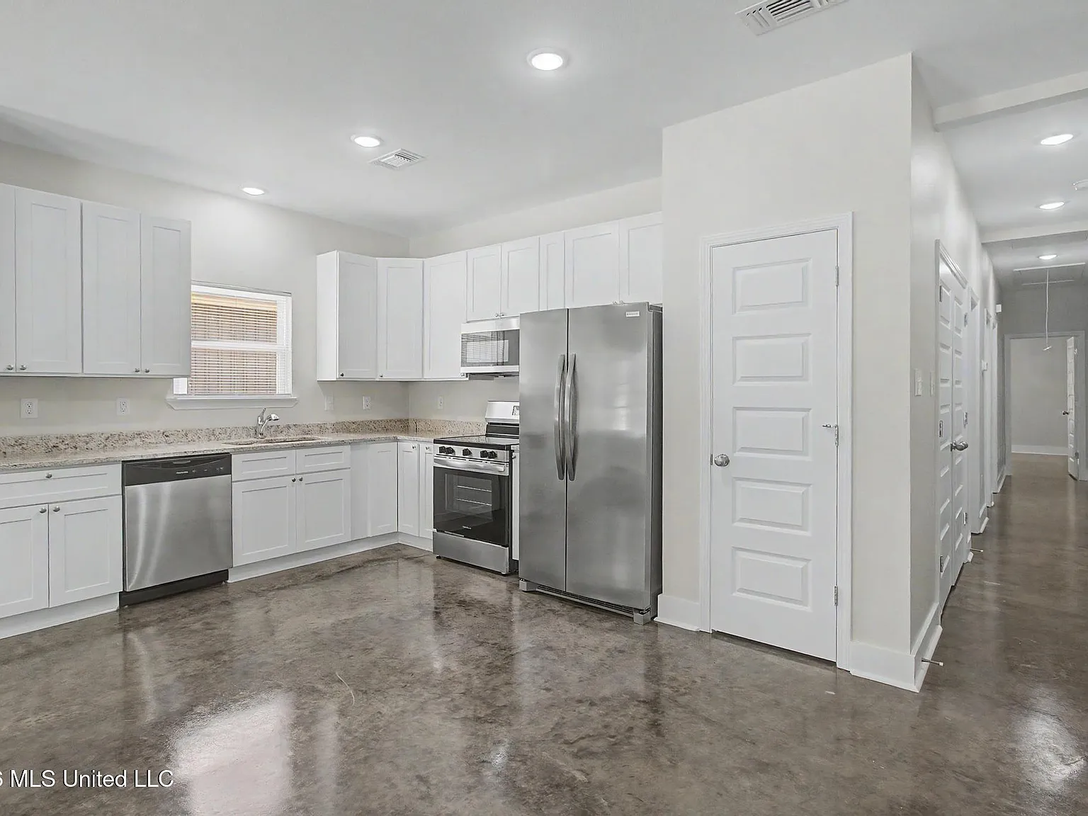3 bed, 2.0 bath, 1148 sqft, $1,550 — Photo 4