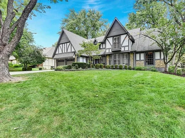 10209 Howe Dr, Leawood, KS 66206