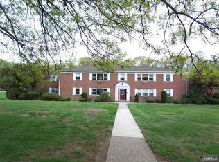 11 Rustic Cir, Montvale, NJ 07645