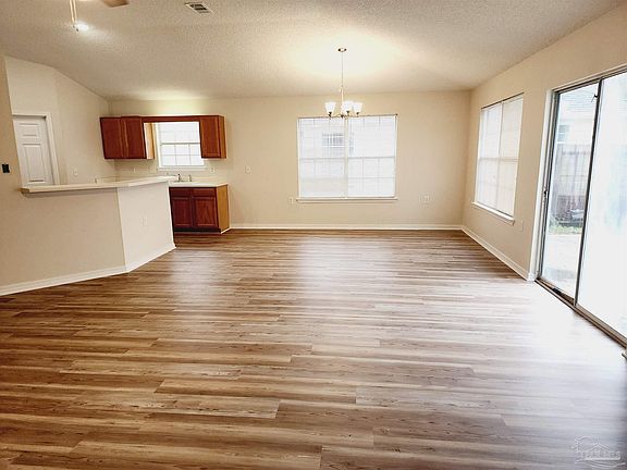4th image of 1484 Newcastle Way