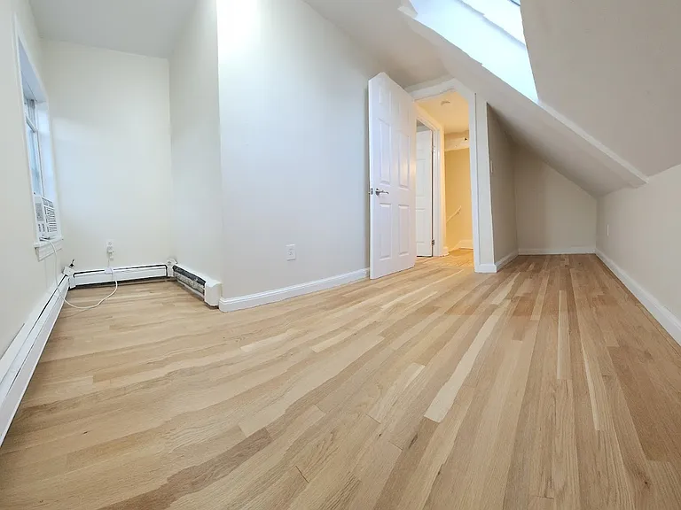 82-84 Sea St #82-84 — Photo 7