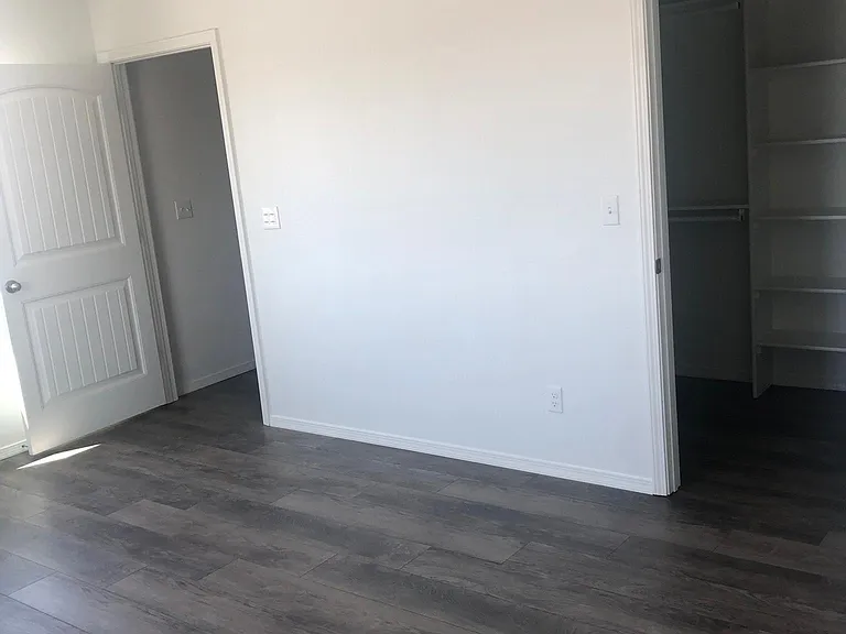 900 Chelwood Park Blvd NE — Photo 8