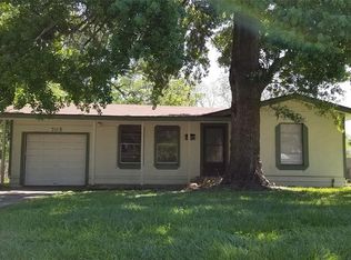705 Azalea St, Lake Jackson, TX 77566