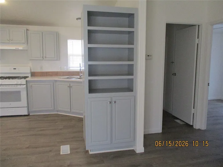 569 Harbor Dr — Photo 9