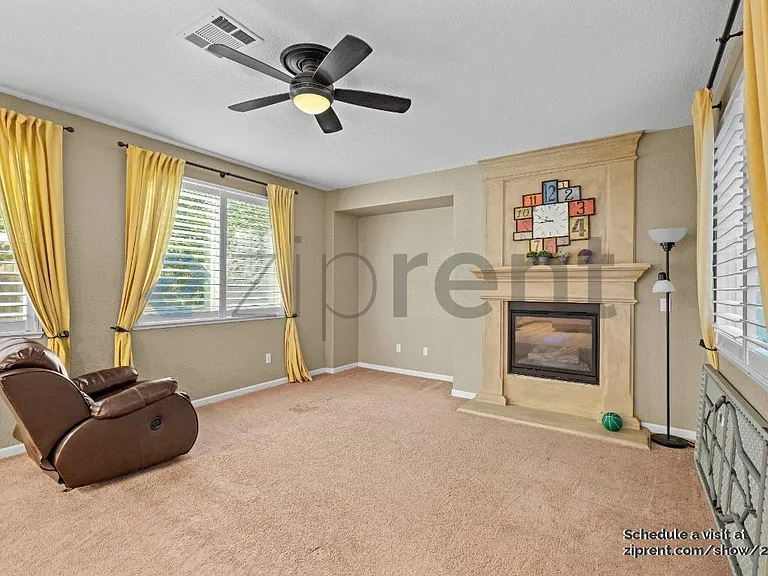 887 Hampton St — Photo 12