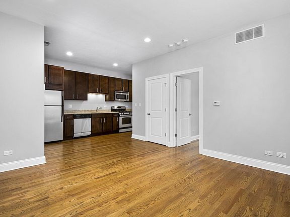 3rd image of 425 W Belmont Ave #751B