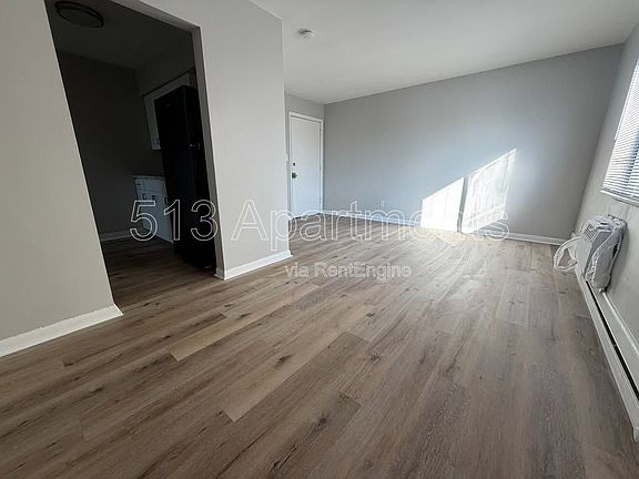 5th image of 5146 Carthage Ave APT 10