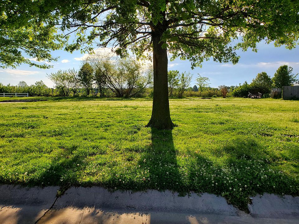 1st image of 2426 Holly Ln
