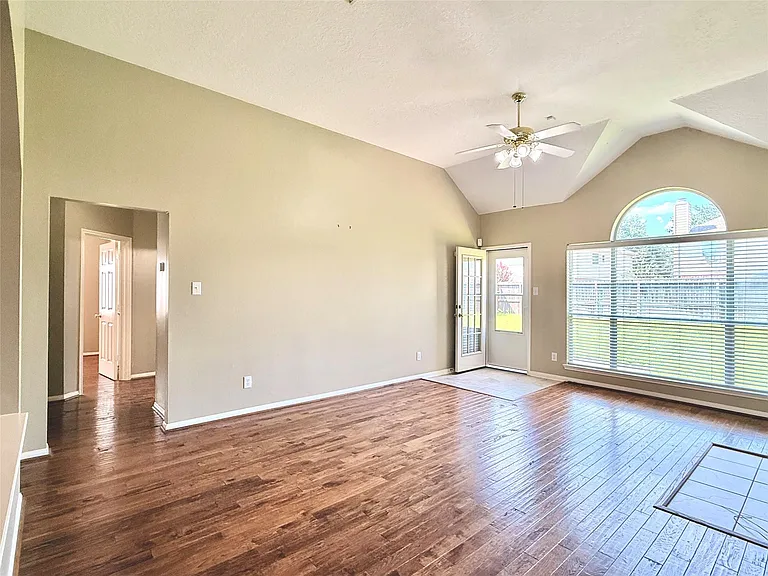 16518 Wheatmill Ct — Photo 25