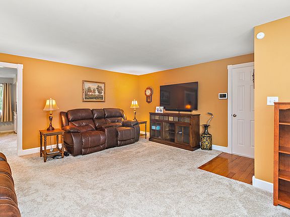 2nd image of 559 Dennis Ave