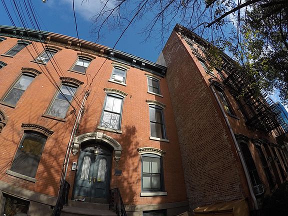 2nd image of 132 Sussex St #2