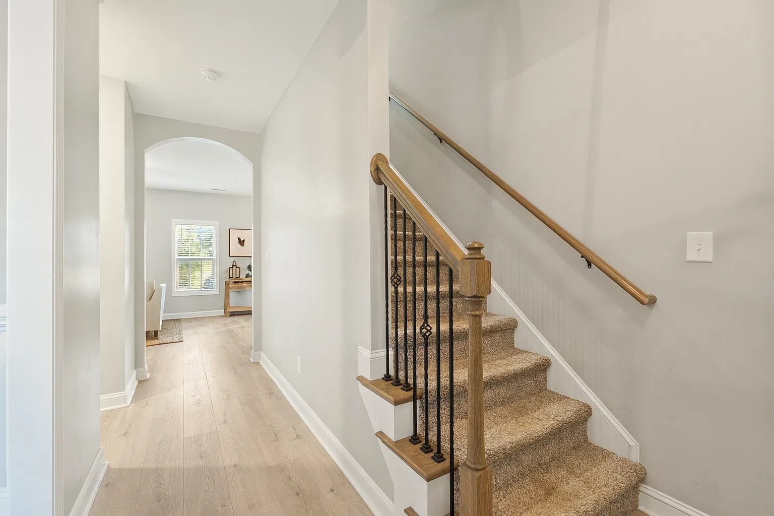 4 bed, 2.5 bath, 2099 sqft, $2,400 — Photo 2