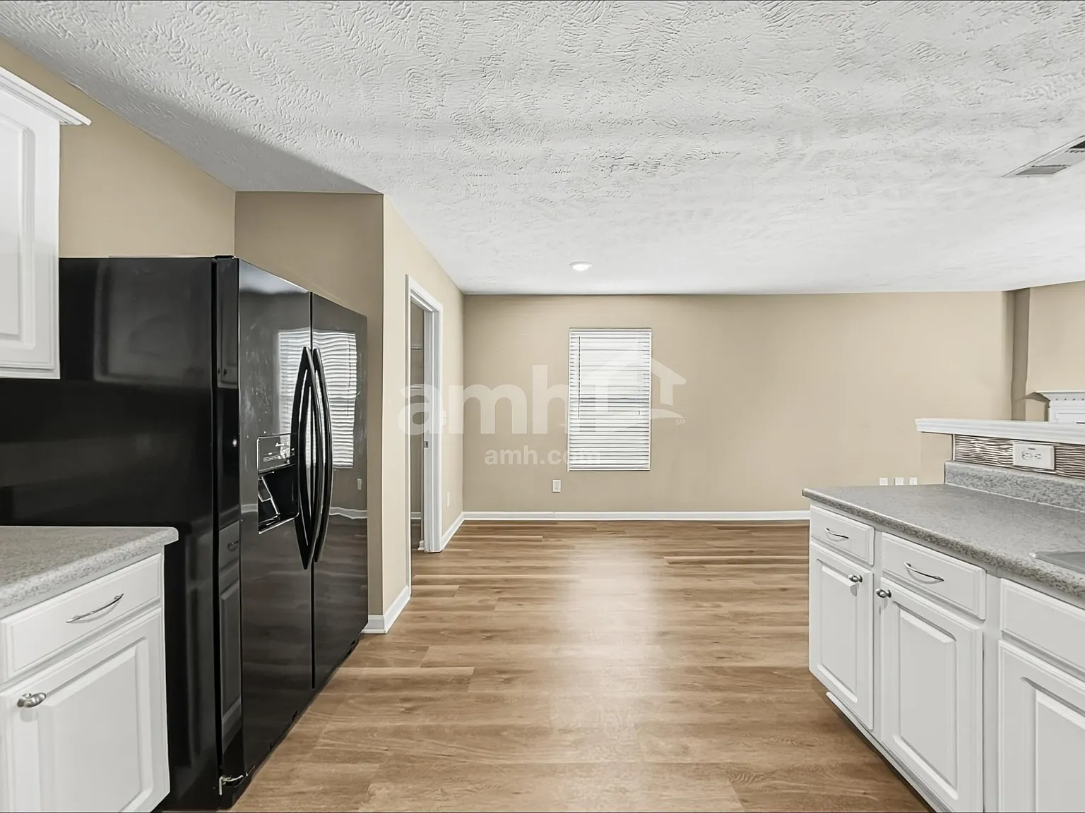 4 bed, 2.5 bath, 2571 sqft, $2,605 — Photo 3
