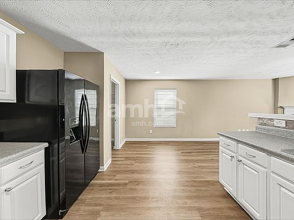 3rd image of 424 Elderberry Way